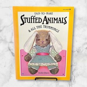 Easy to make stuffed animals & all the trimmings paperback book by Jodie Davis